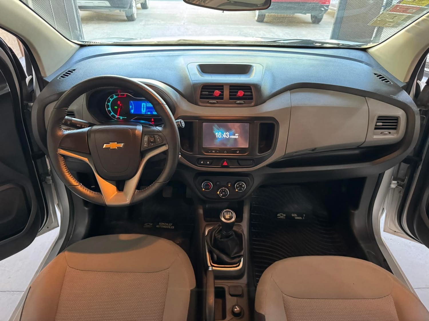 Mira esta publicación de Chevrolet Spin 2015 en Motordil