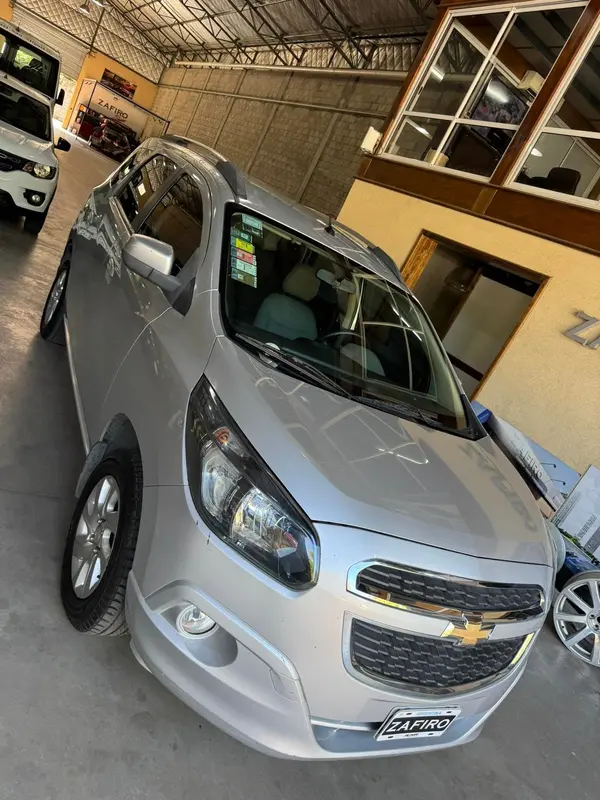 Mira esta publicación de Chevrolet Spin 2015 en Motordil