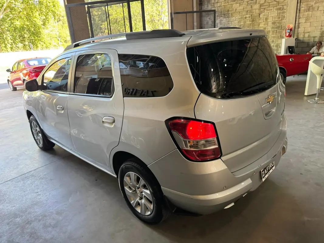 Mira esta publicación de Chevrolet Spin 2015 en Motordil