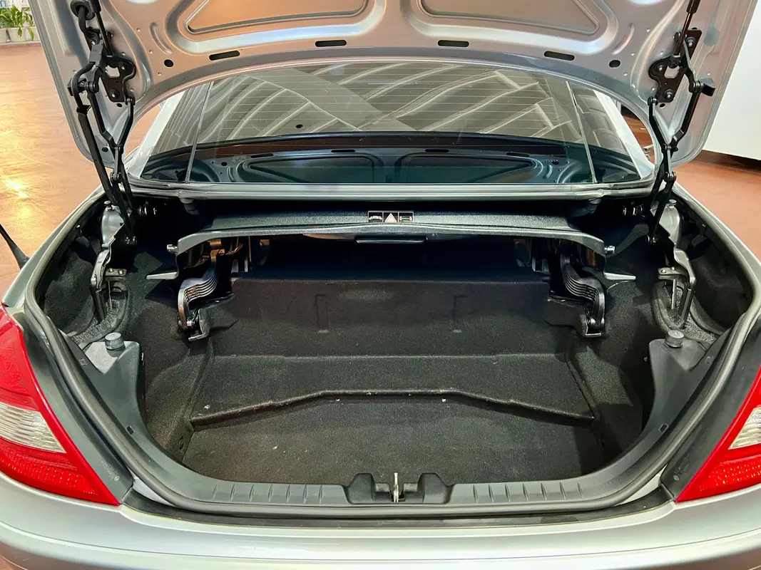 Mira esta publicación de Mercedes Benz SLK 2004 en Motordil