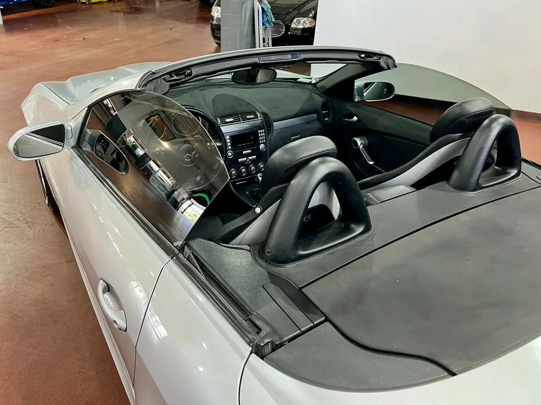 Mira esta publicación de Mercedes Benz SLK 2004 en Motordil