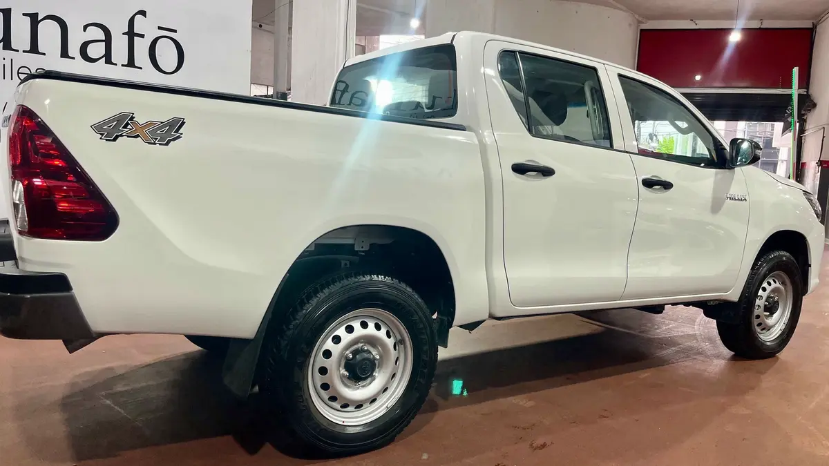 Mira esta publicación de Toyota Hilux 2020 en Motordil