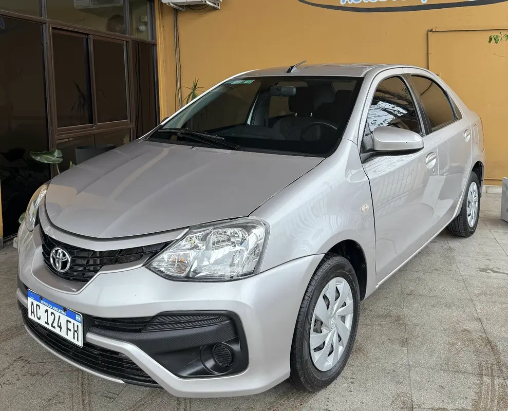 Mira esta publicación de Toyota Etios 2018 en Motordil