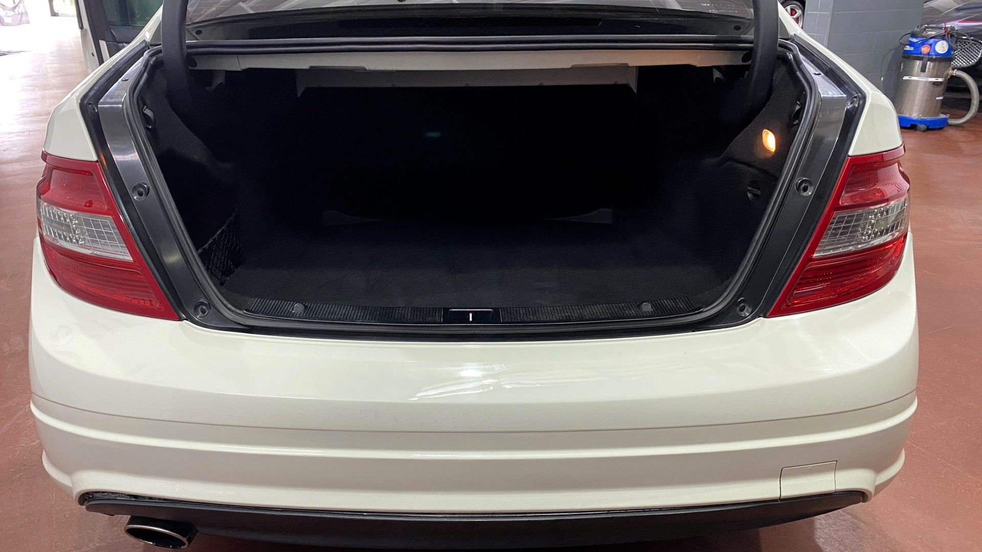 Mira esta publicación de Mercedes Benz Clase C 2011 en Motordil