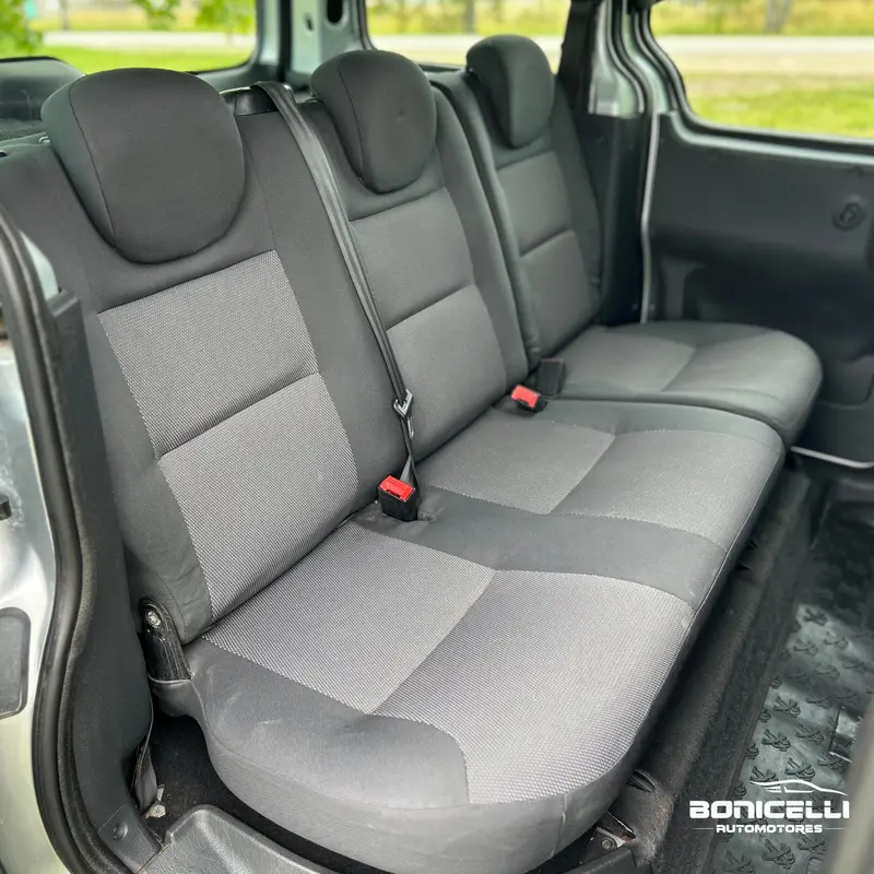 Mira esta publicación de Peugeot Partner 2016 en Motordil