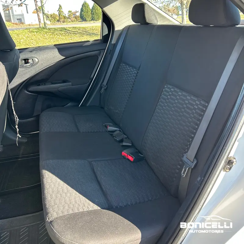 Mira esta publicación de Toyota Etios 2015 en Motordil