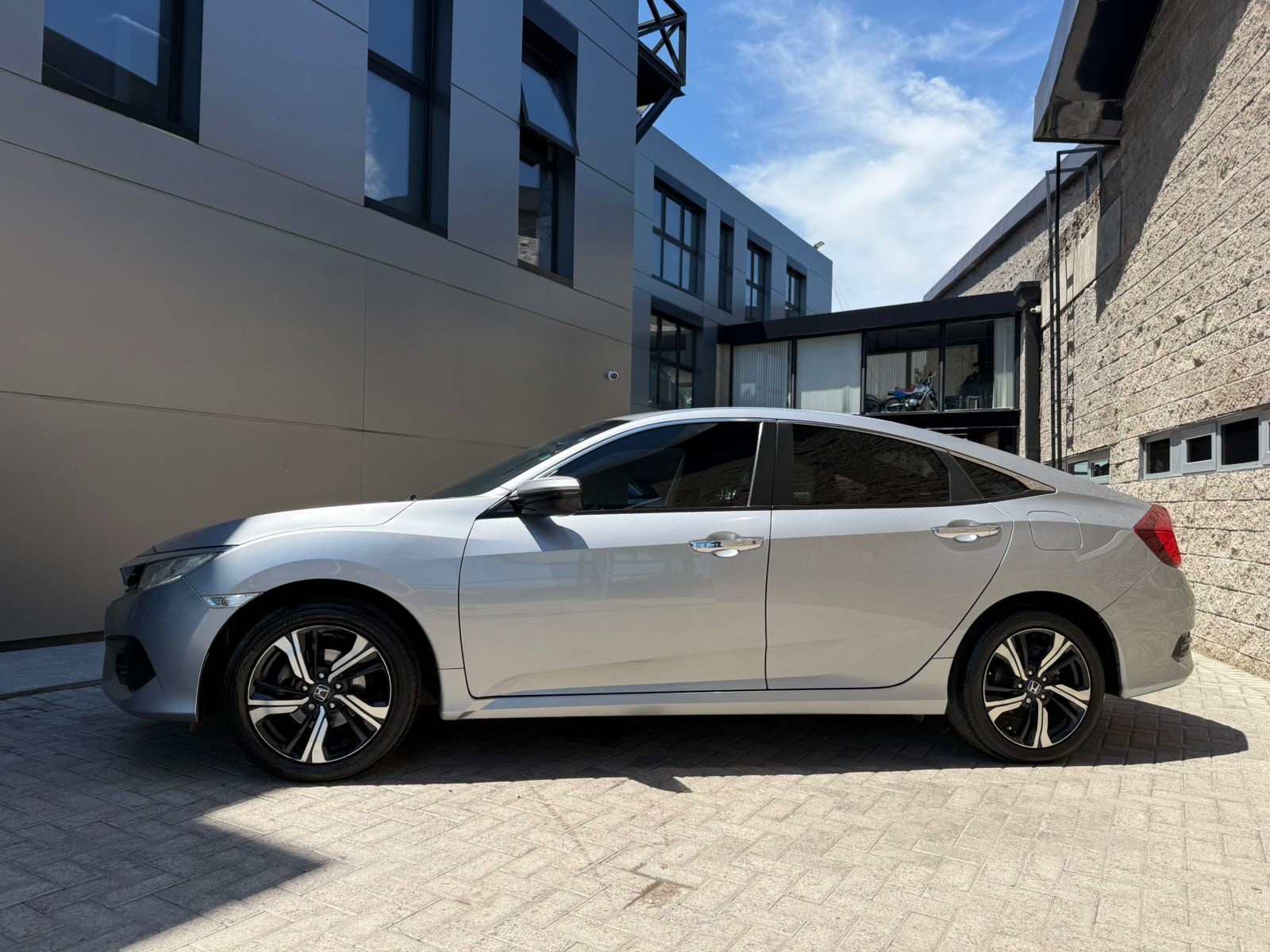 Mira esta publicación de Honda Civic 2020 en Motordil