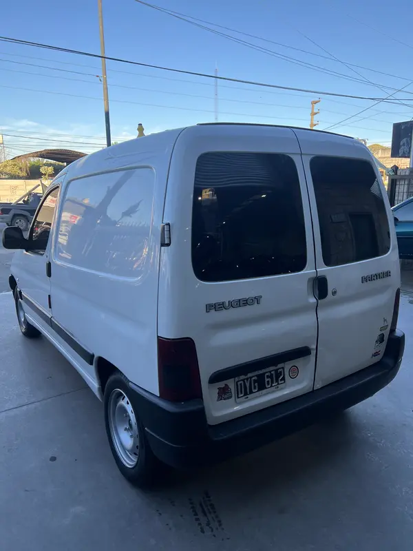 Mira esta publicación de Peugeot Partner 2002 en Motordil