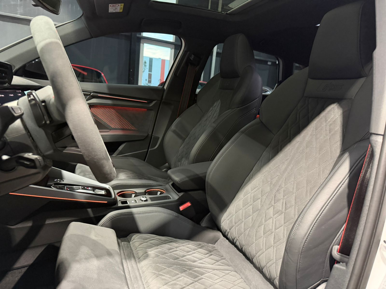 Mira esta publicación de Audi RS3 2025 en Motordil