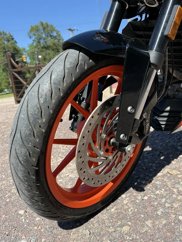 Mira esta publicación de KTM Duke 200 Naked 2019 en Motordil