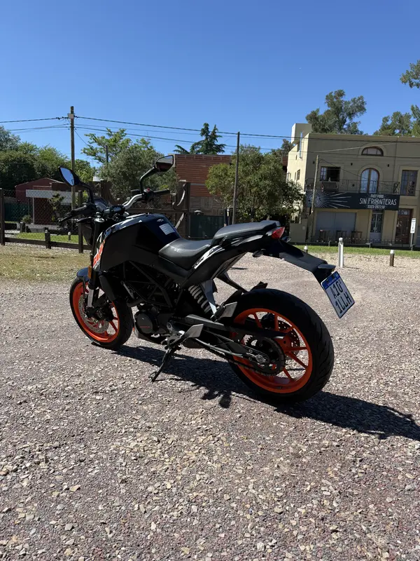 Mira esta publicación de KTM Duke 200 Naked 2019 en Motordil