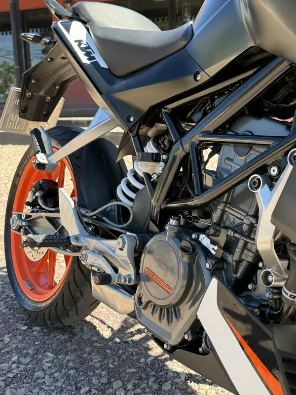 Mira esta publicación de KTM Duke 200 Naked 2019 en Motordil
