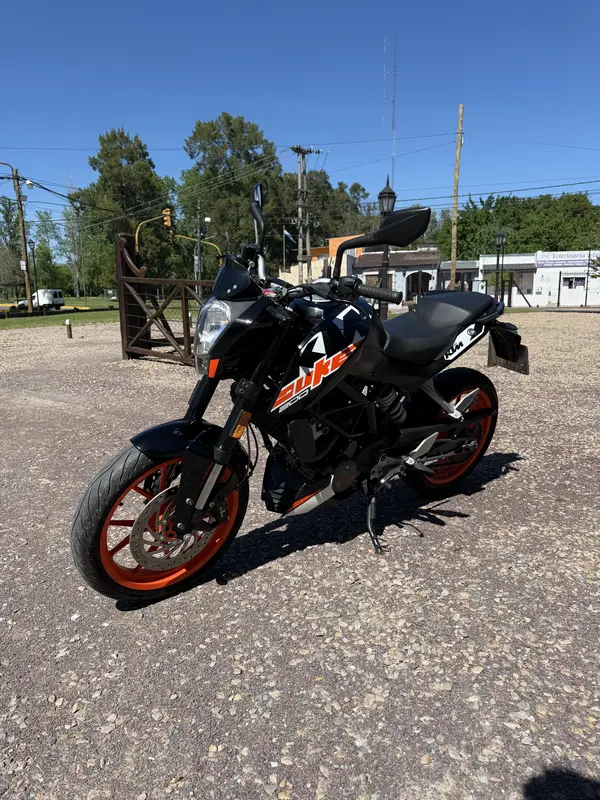 Mira esta publicación de KTM Duke 200 Naked 2019 en Motordil