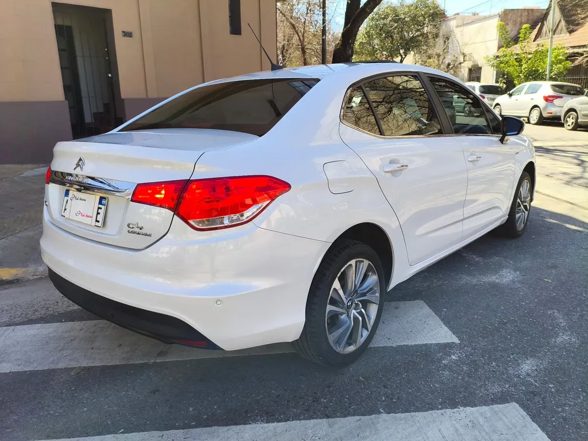 Mira esta publicación de Citroen C 4 Lounge 2016 en Motordil