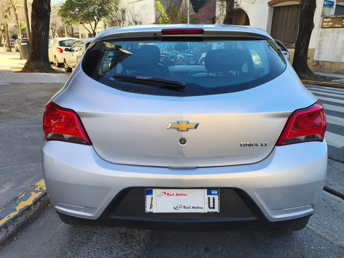 Mira esta publicación de Chevrolet Onix 2017 en Motordil