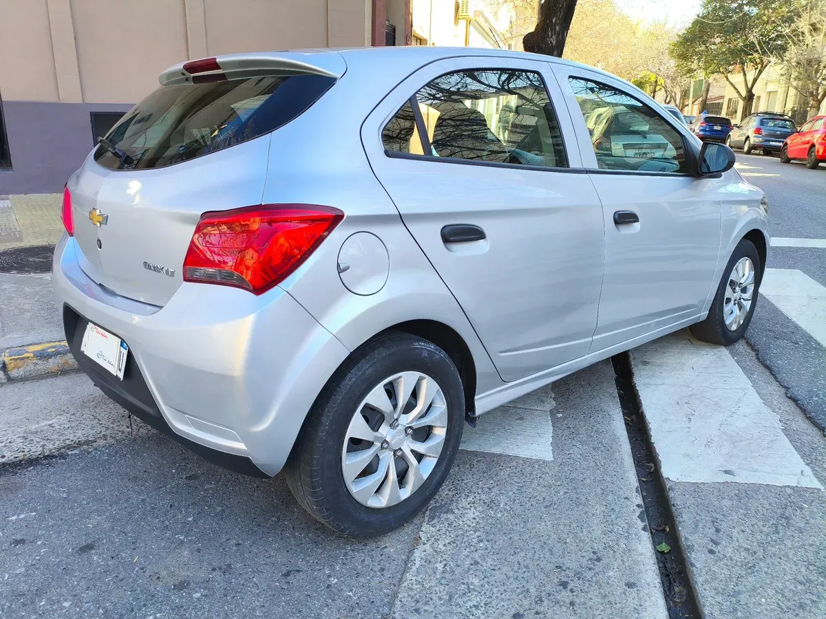 Mira esta publicación de Chevrolet Onix 2017 en Motordil