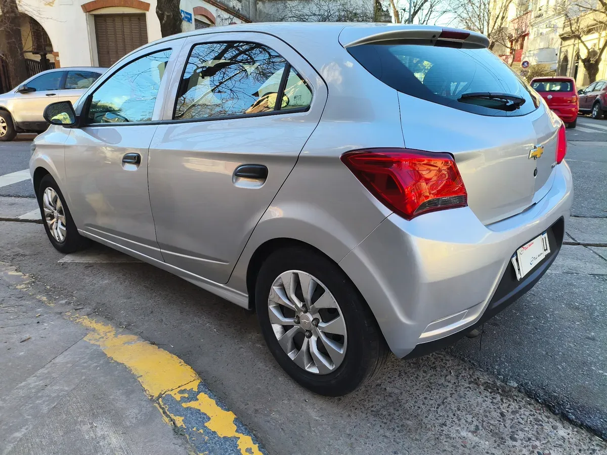 Mira esta publicación de Chevrolet Onix 2017 en Motordil