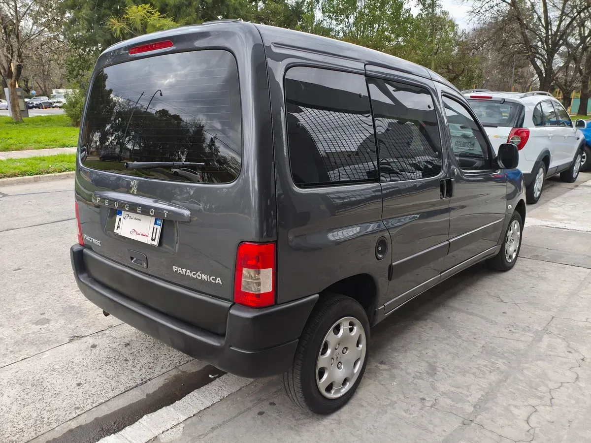 Mira esta publicación de Peugeot Partner 2017 en Motordil
