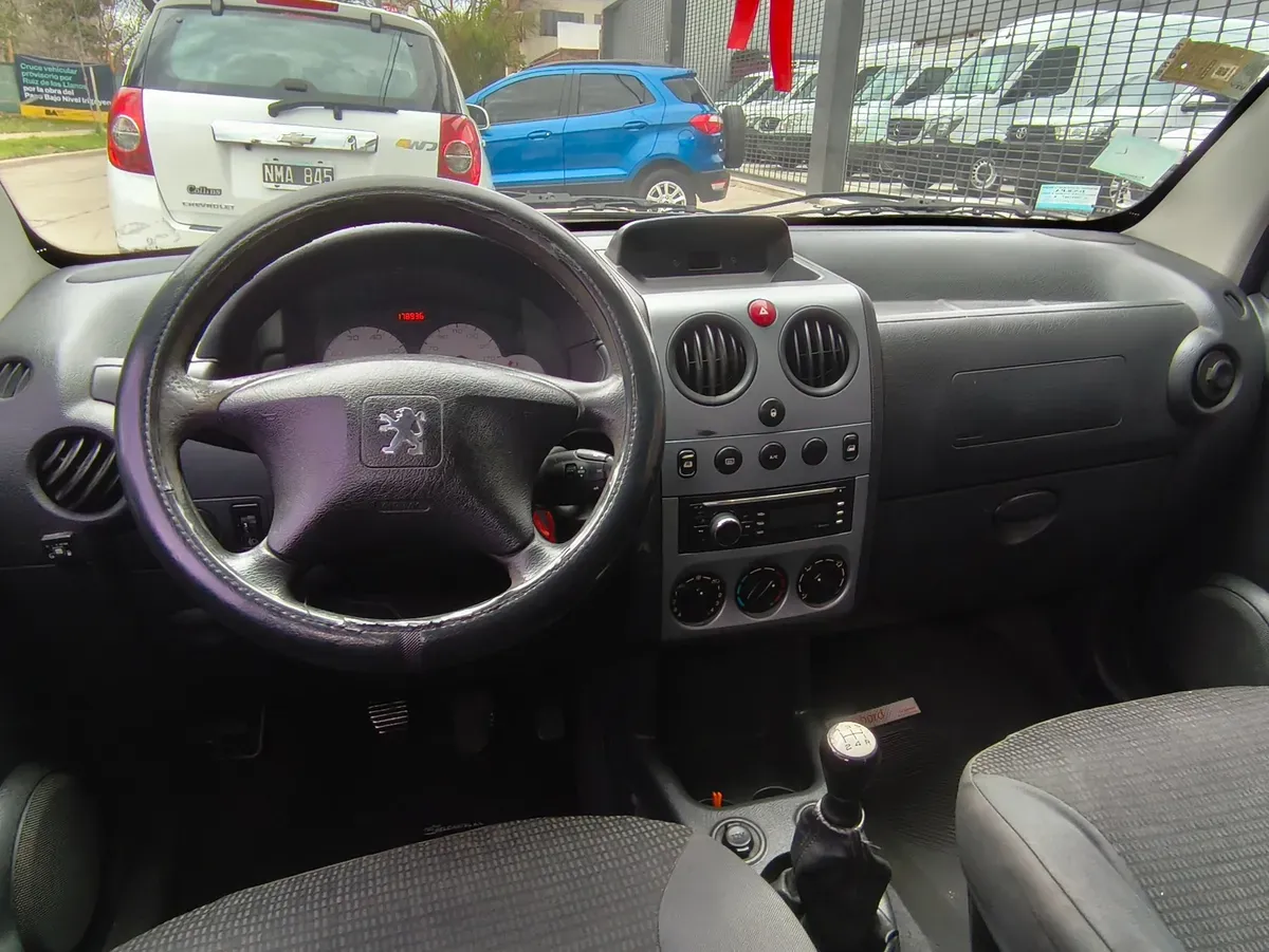 Mira esta publicación de Peugeot Partner 2017 en Motordil