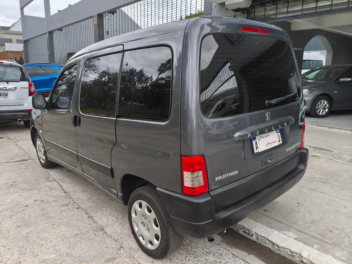 Mira esta publicación de Peugeot Partner 2017 en Motordil