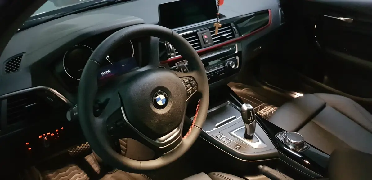 Mira esta publicación de BMW Serie 1 2019 en Motordil