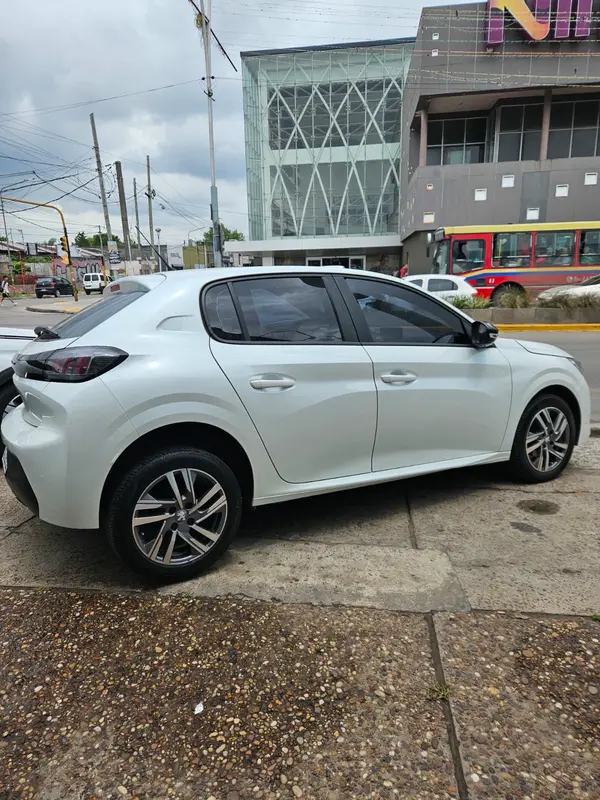 Mira esta publicación de Peugeot 208 2023 en Motordil