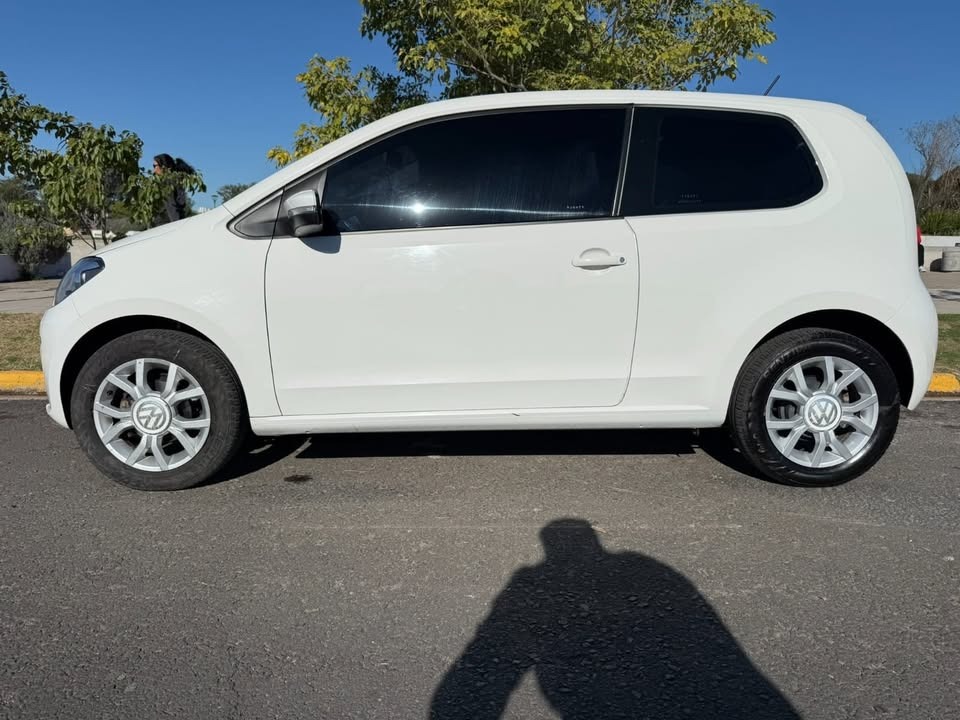 Mira esta publicación de Volkswagen UP 2015 en Motordil