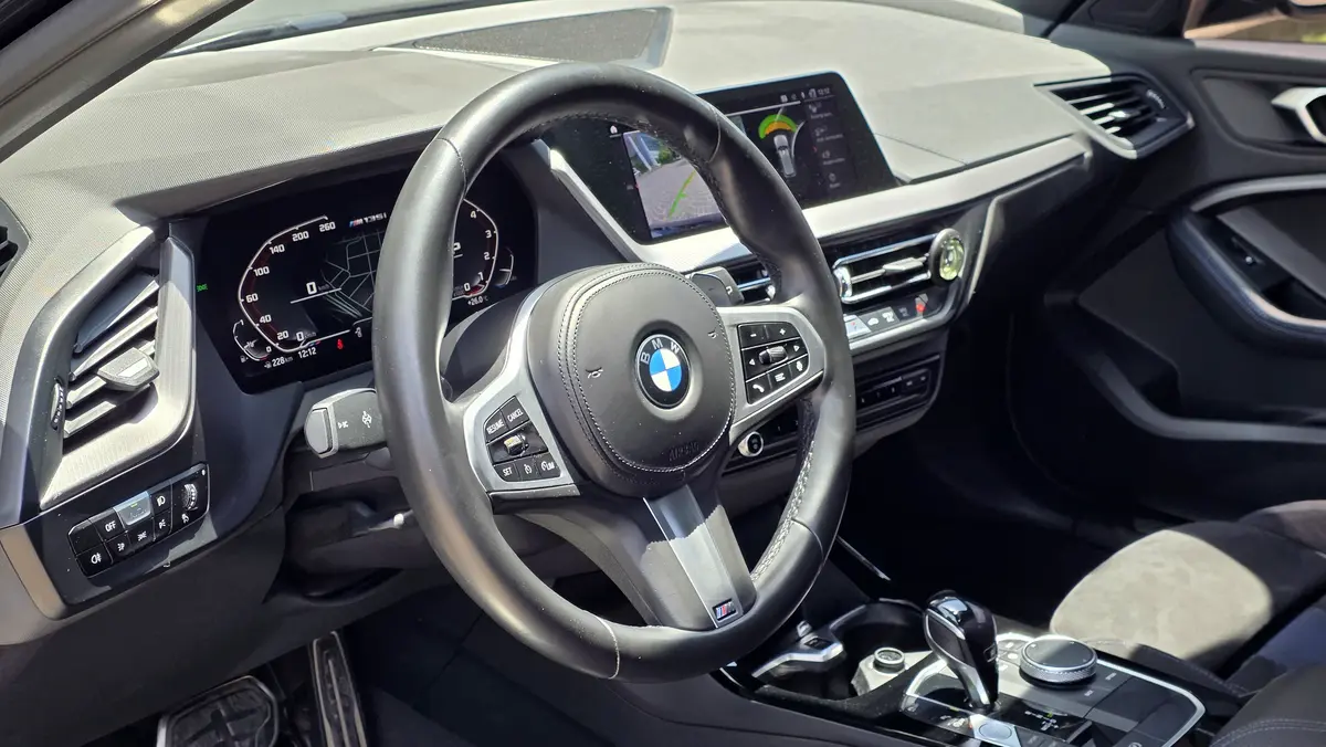 Mira esta publicación de BMW Serie 1 2023 en Motordil