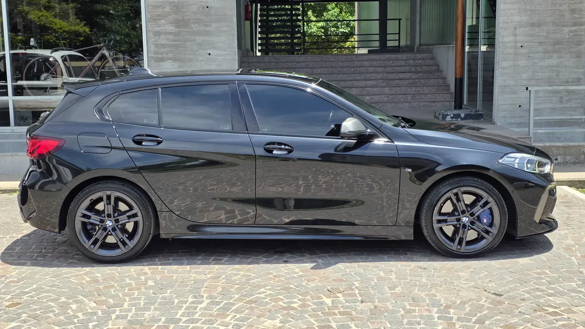 Mira esta publicación de BMW Serie 1 2023 en Motordil