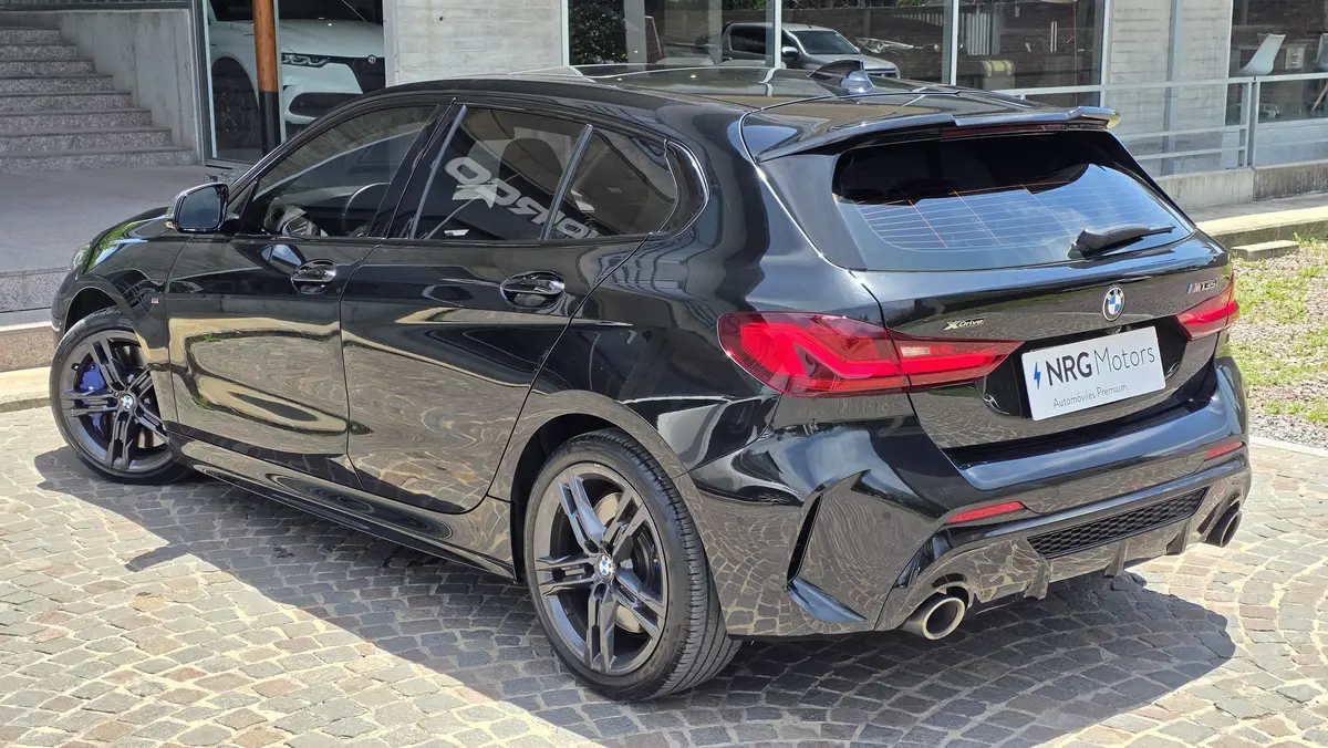 Mira esta publicación de BMW Serie 1 2023 en Motordil