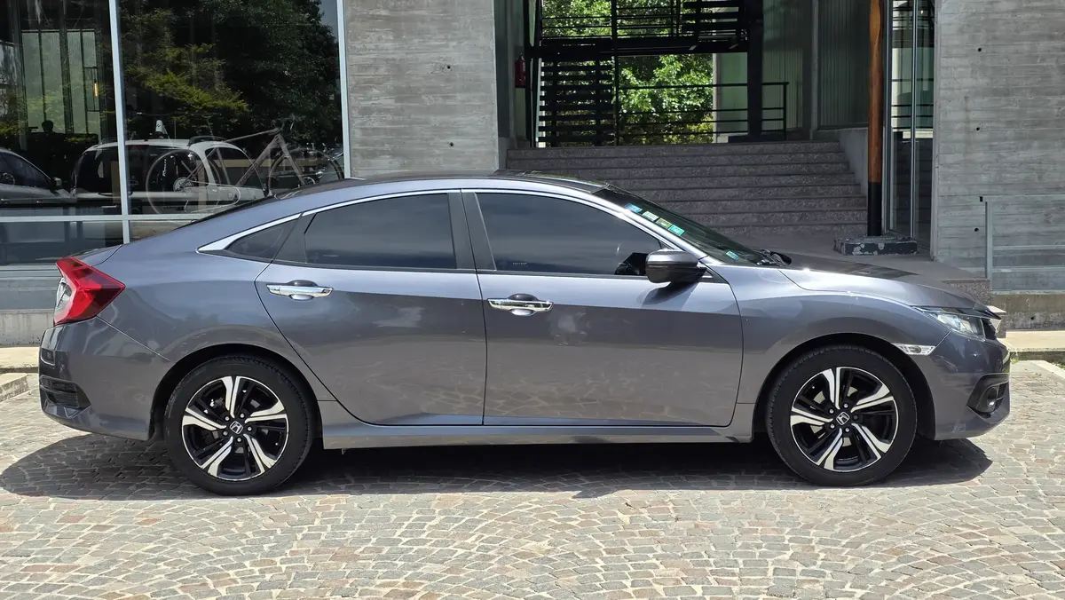 Mira esta publicación de Honda Civic 2017 en Motordil