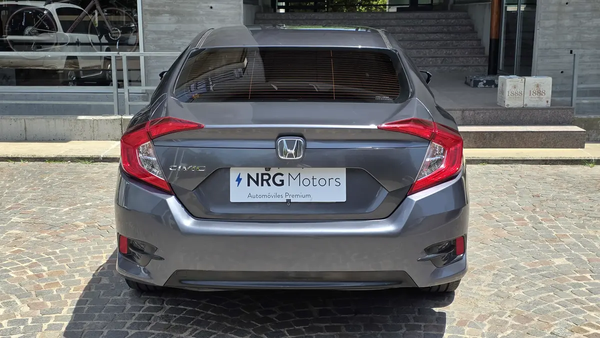 Mira esta publicación de Honda Civic 2017 en Motordil