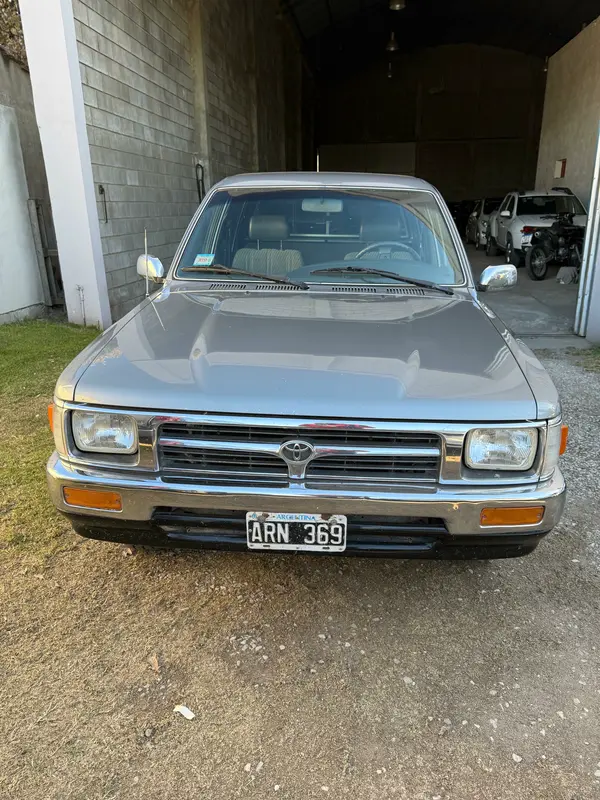 Mira esta publicación de Toyota Hilux 1997 en Motordil