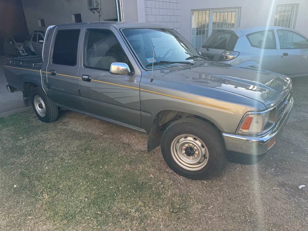 Mira esta publicación de Toyota Hilux 1997 en Motordil
