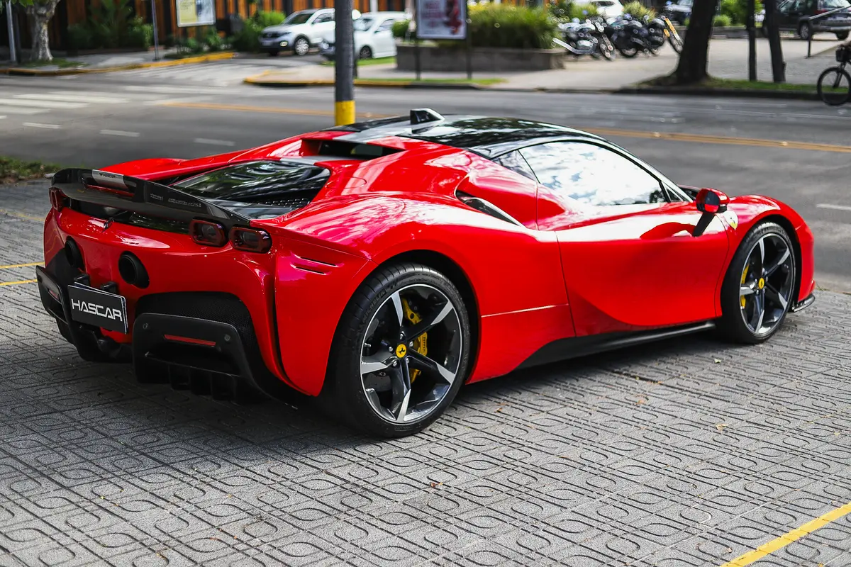 Mira esta publicación de Ferrari SF90 2022 en Motordil