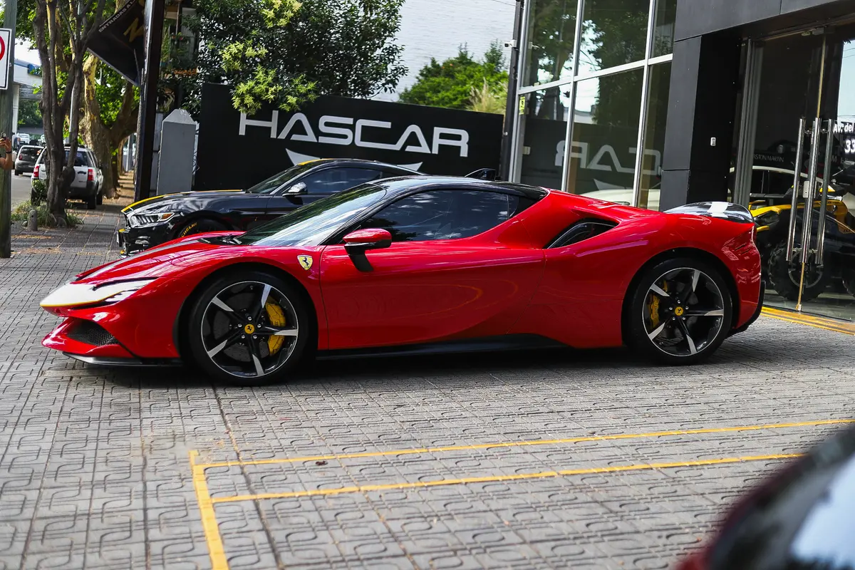 Mira esta publicación de Ferrari SF90 2022 en Motordil