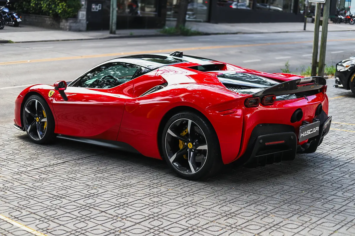 Mira esta publicación de Ferrari SF90 2022 en Motordil