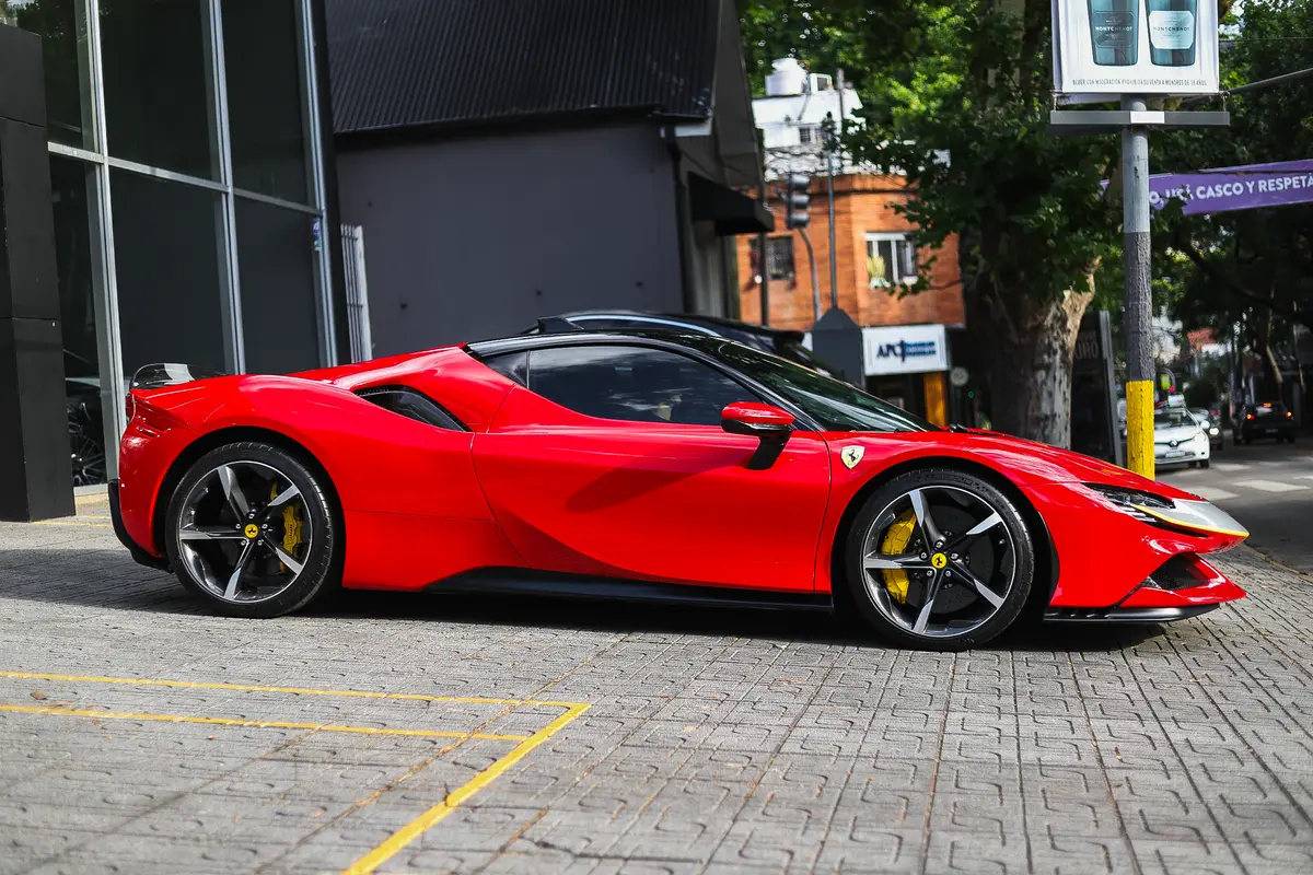 Mira esta publicación de Ferrari SF90 2022 en Motordil