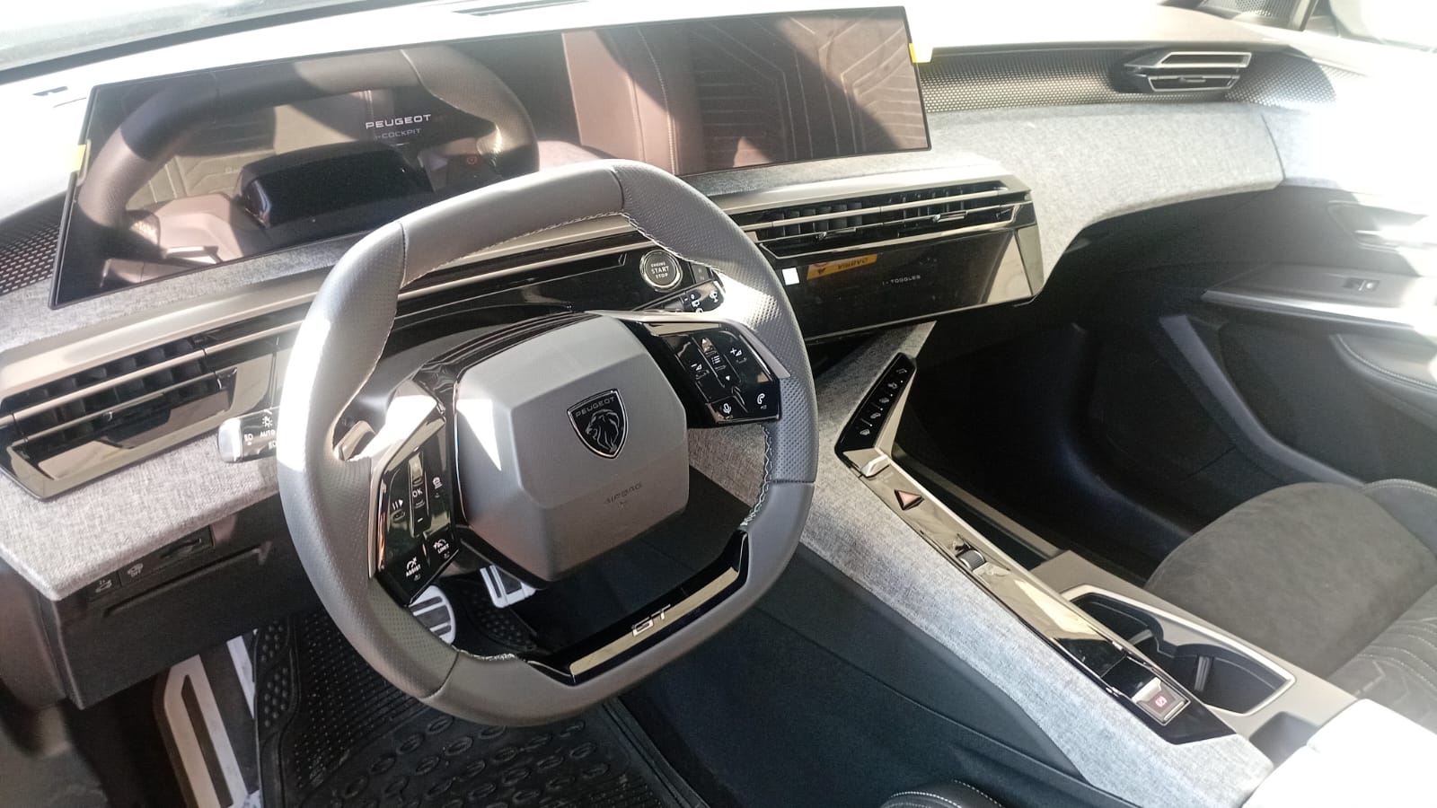 Mira esta publicación de Peugeot 5008 2025 en Motordil