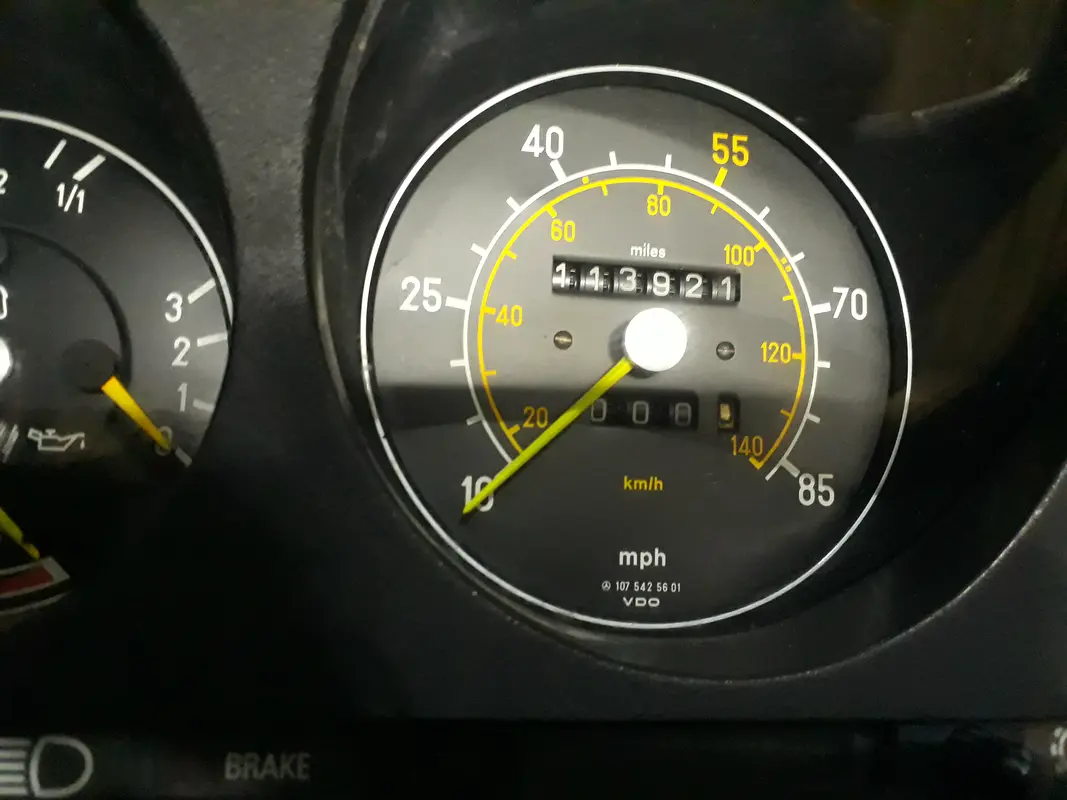 Mira esta publicación de Mercedes Benz SL 1981 en Motordil