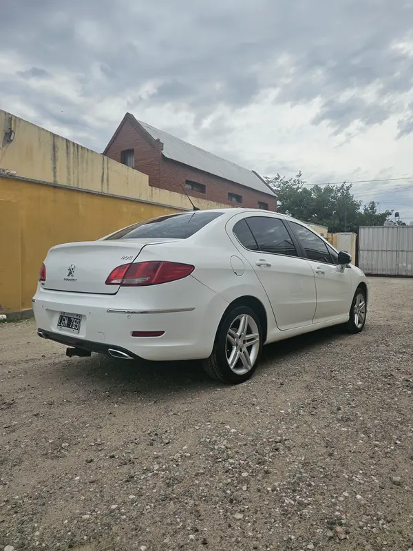 Mira esta publicación de Peugeot 408 2012 en Motordil