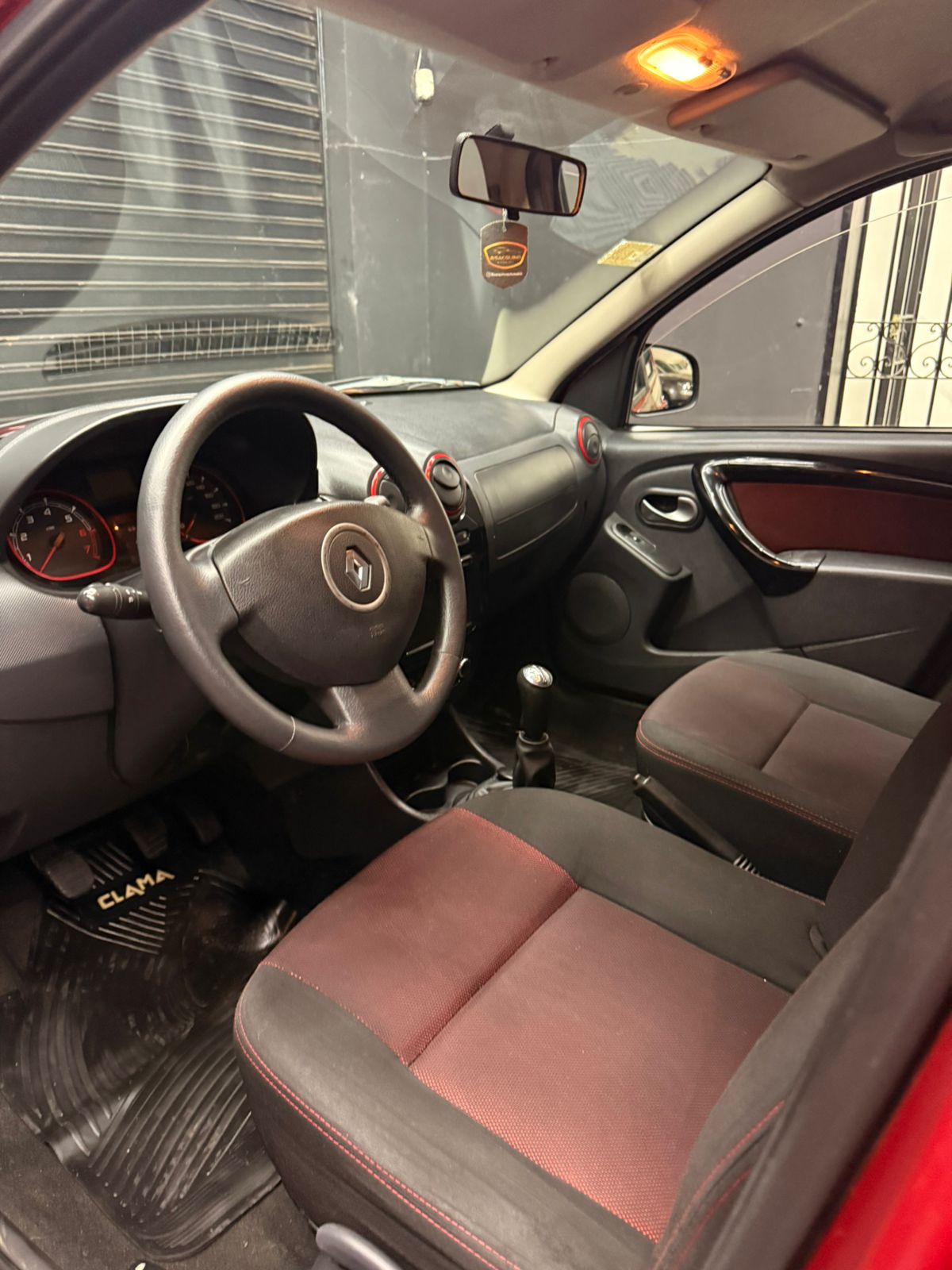 Mira esta publicación de Renault Sandero 2013 en Motordil