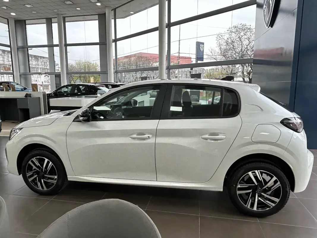 Mira esta publicación de Peugeot 208 2025 en Motordil