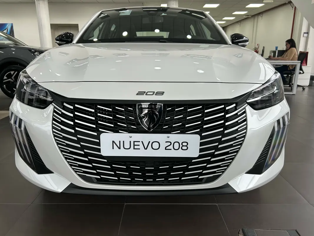 Mira esta publicación de Peugeot 208 2025 en Motordil