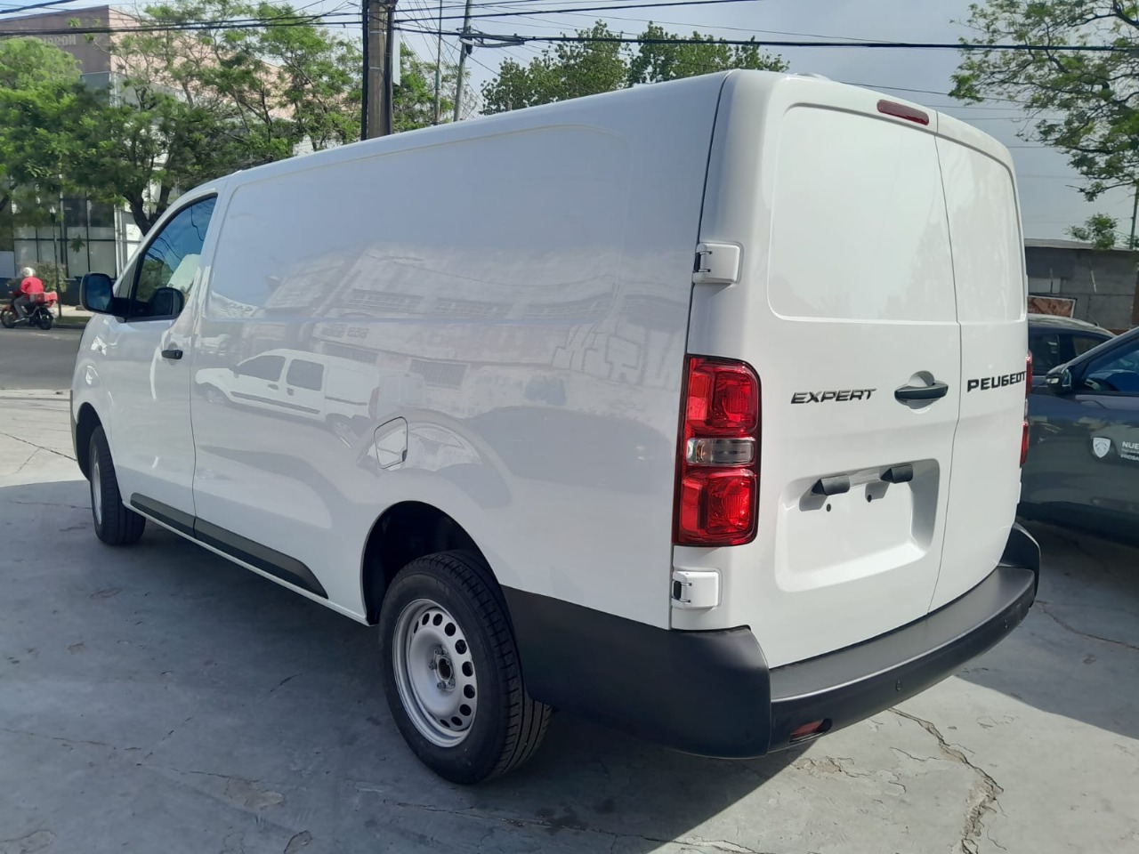 Mira esta publicación de Peugeot Expert 2025 en Motordil
