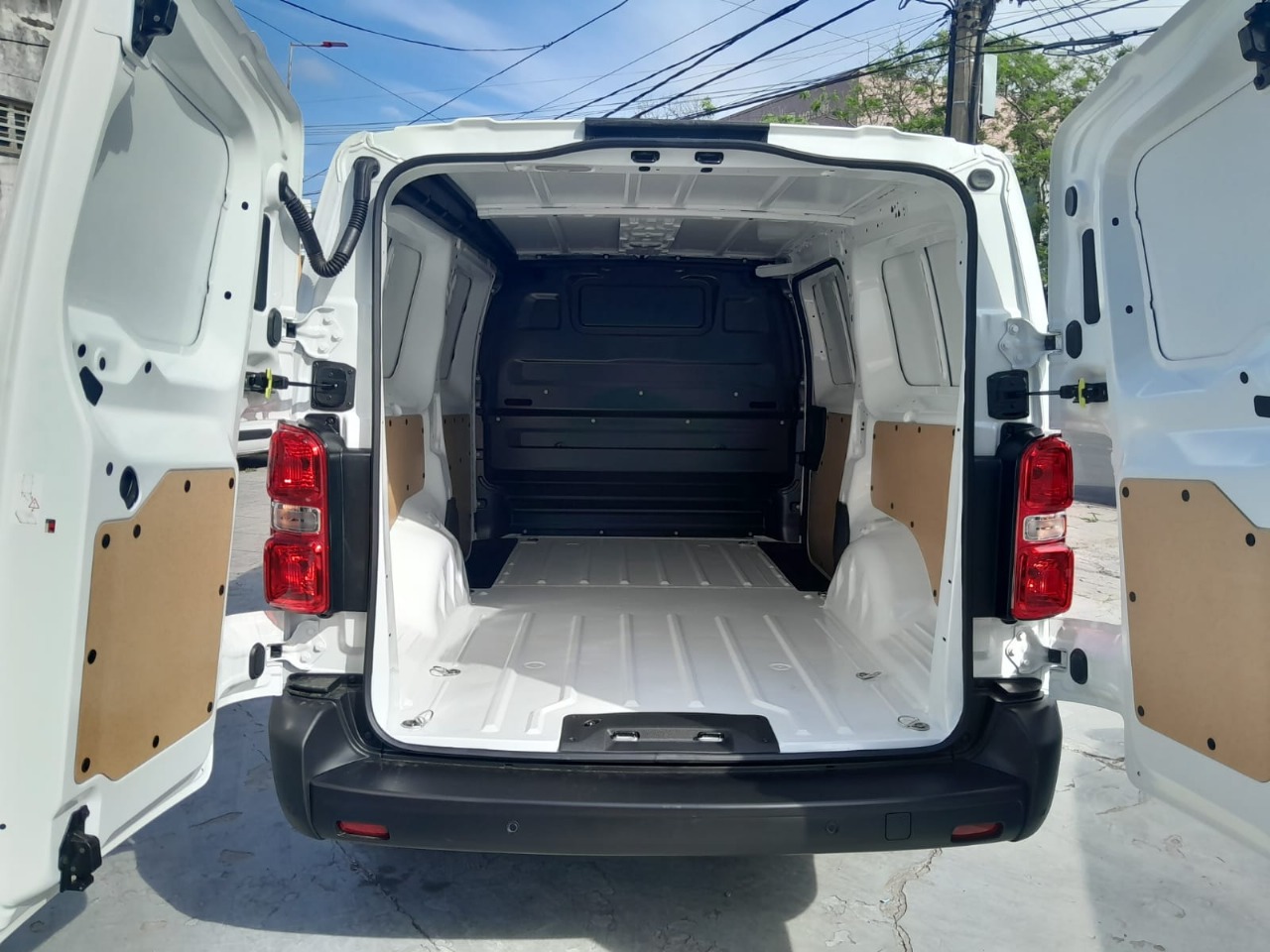 Mira esta publicación de Peugeot Expert 2025 en Motordil