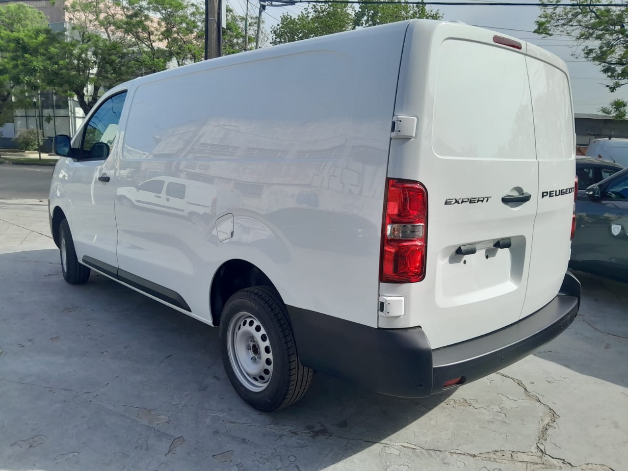 Mira esta publicación de Peugeot Expert 2025 en Motordil