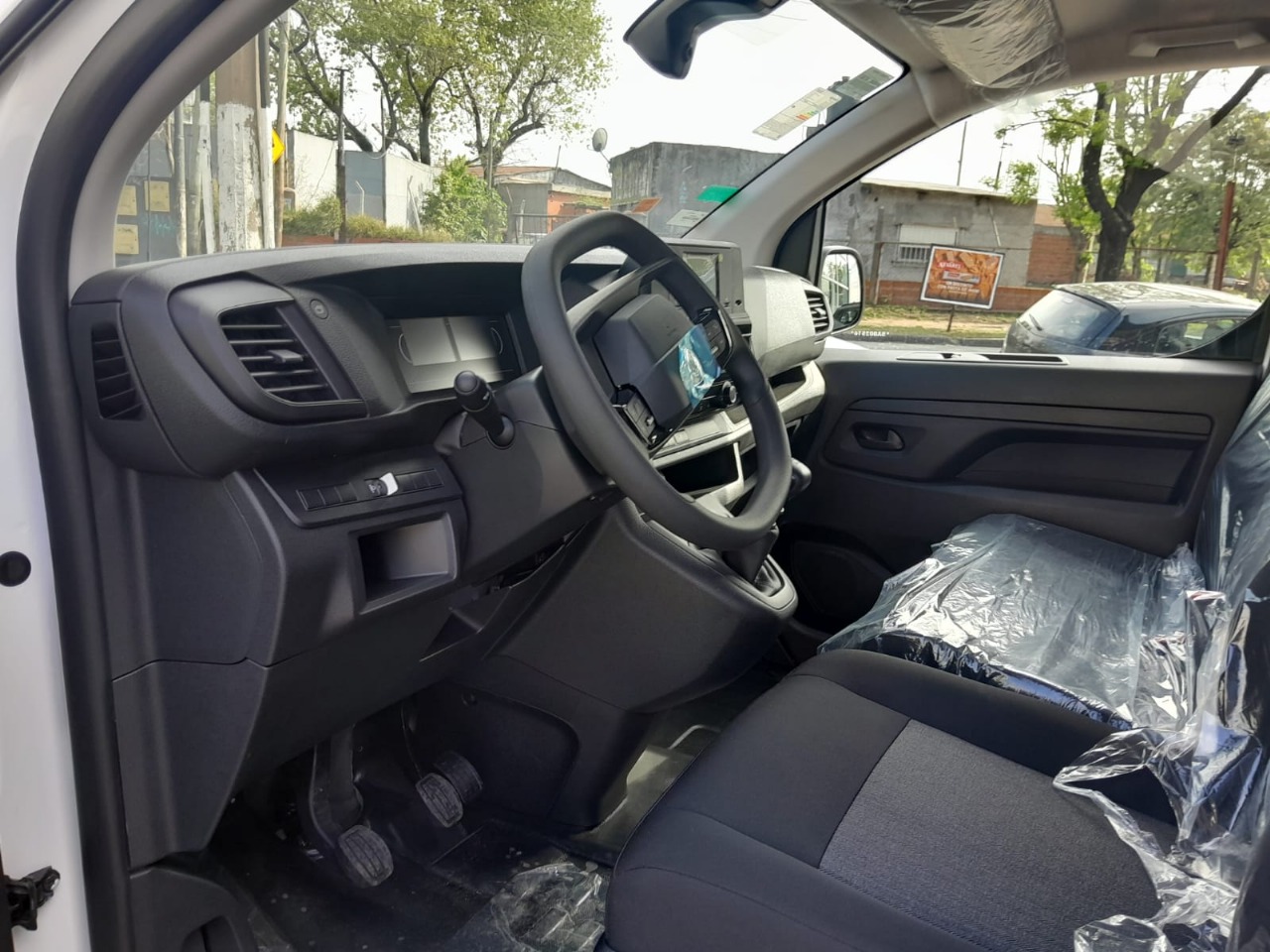 Mira esta publicación de Peugeot Expert 2025 en Motordil