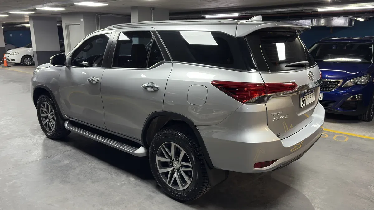 Mira esta publicación de Toyota Hilux 2020 en Motordil