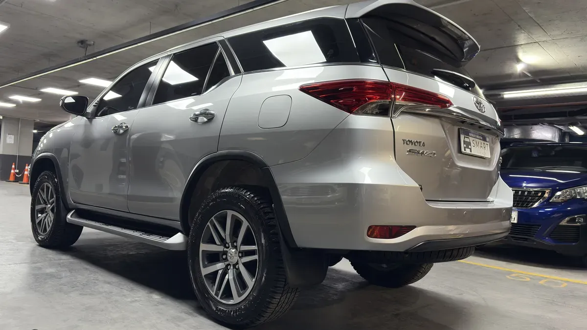 Mira esta publicación de Toyota Hilux 2020 en Motordil